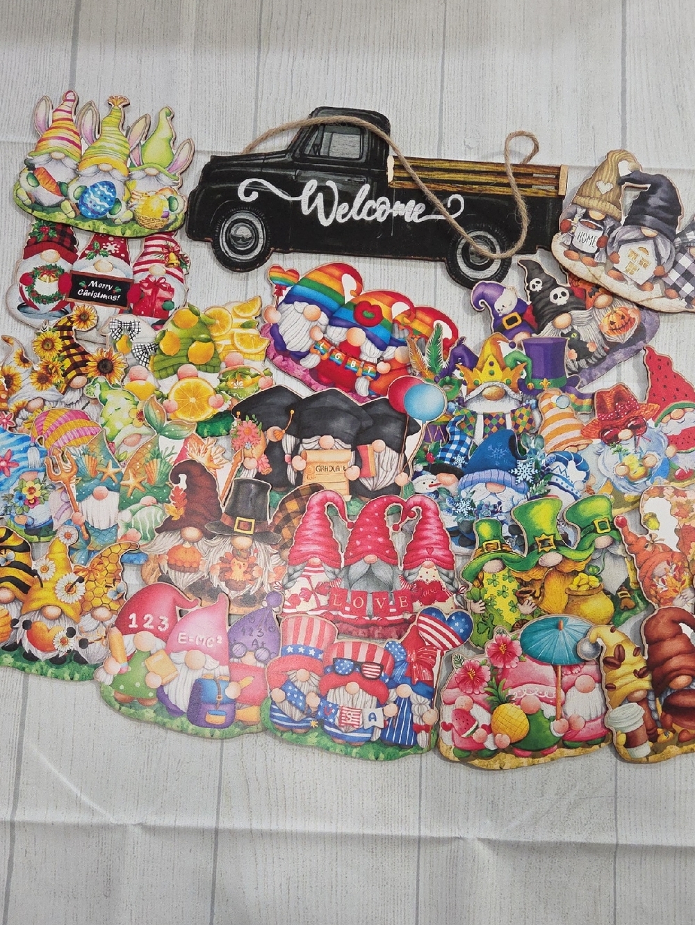 23 Piece Holiday Decor Set - Hanging Or On Stand